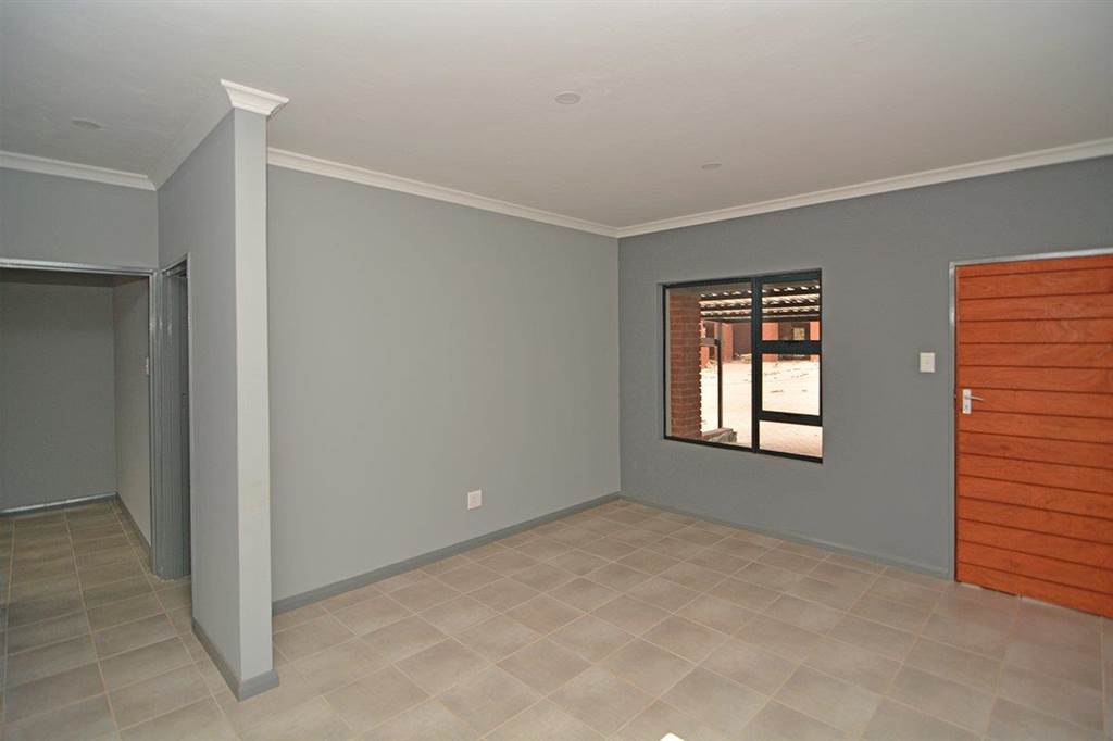 2 Bed Apartment in Silverfields photo number 10
