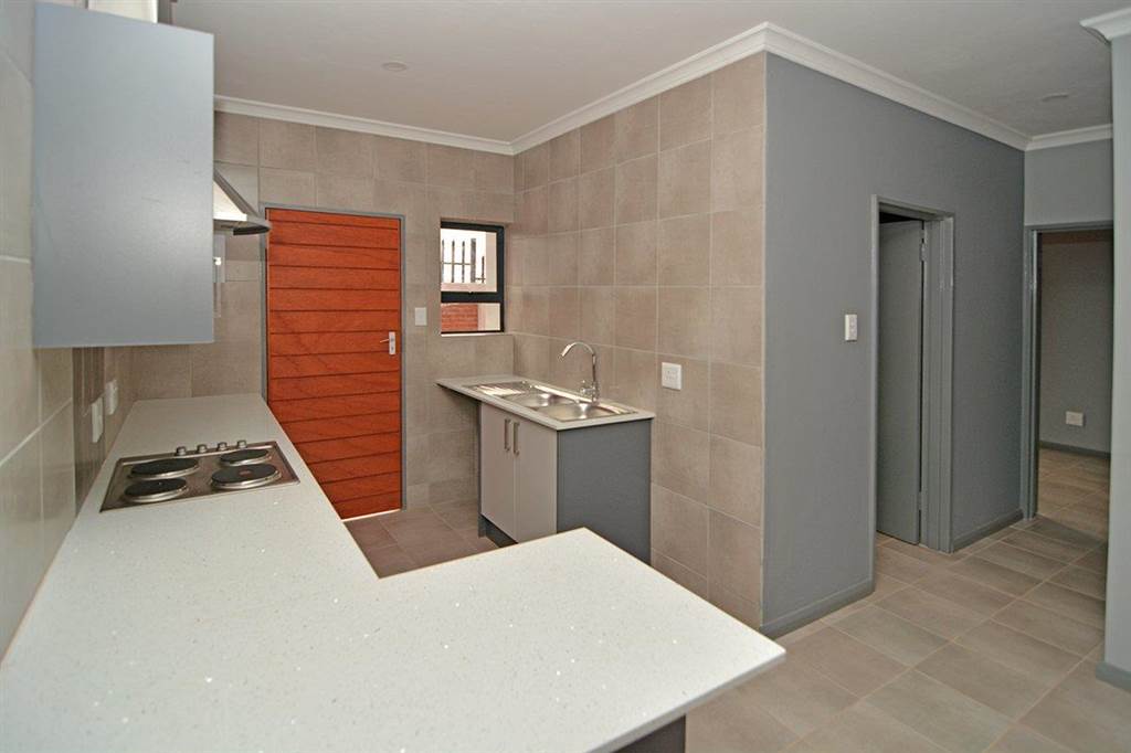 2 Bed Apartment in Silverfields photo number 7