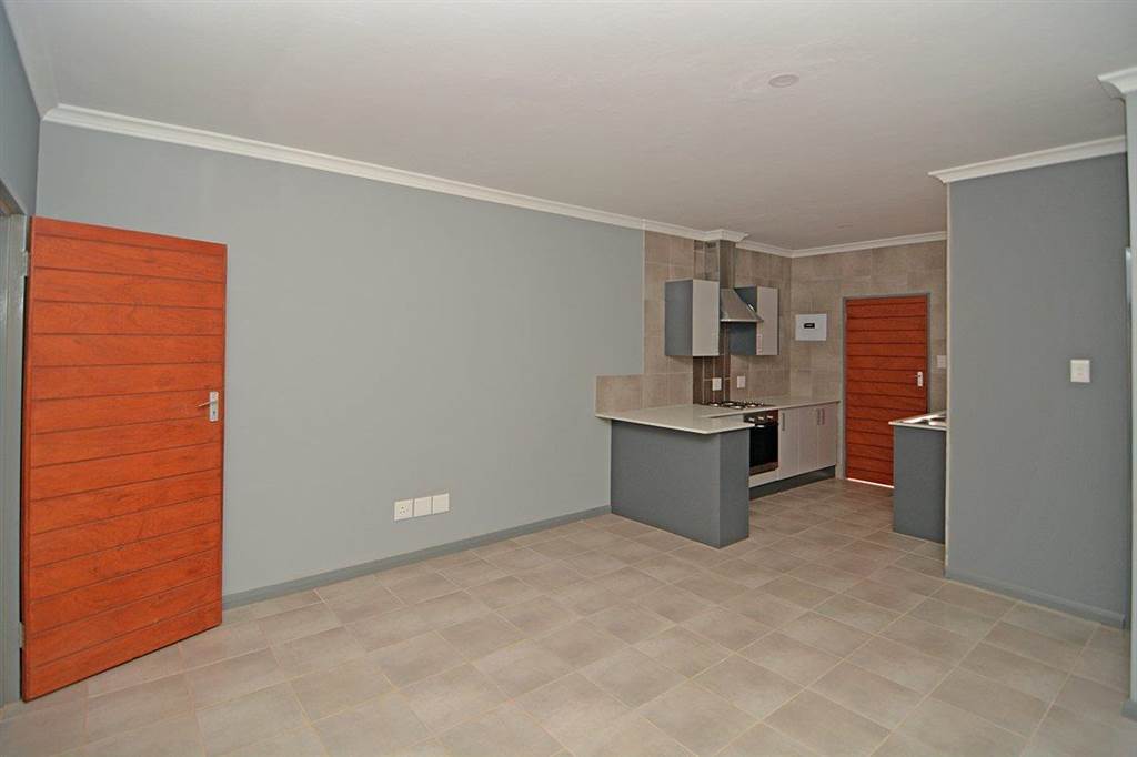 2 Bed Apartment in Silverfields photo number 3
