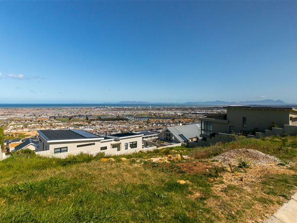 664 m² Land