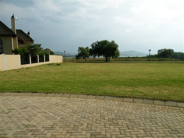 791 m² Land available in Melodie
