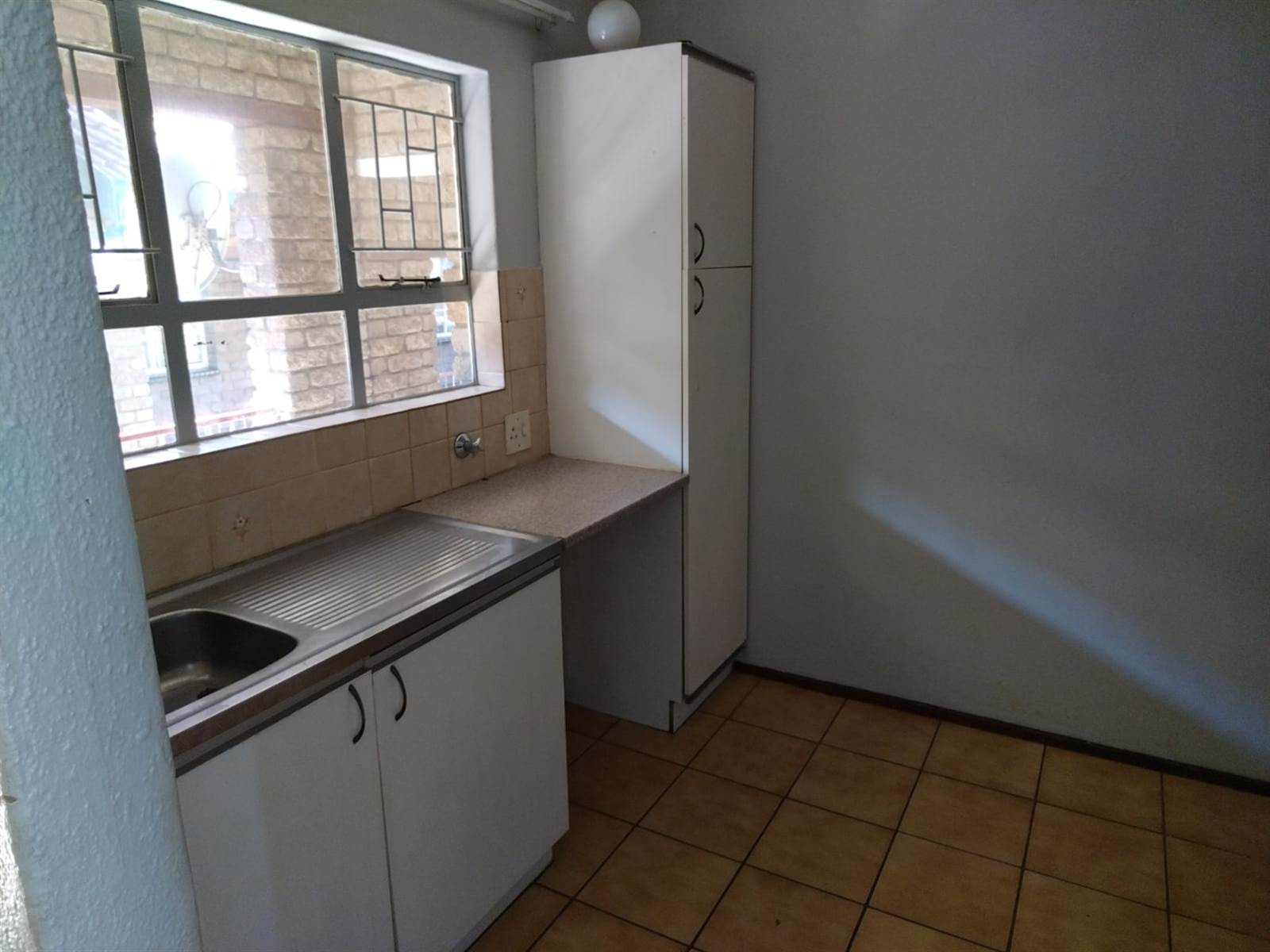 2 Bed Apartment in Krugersdorp North photo number 7