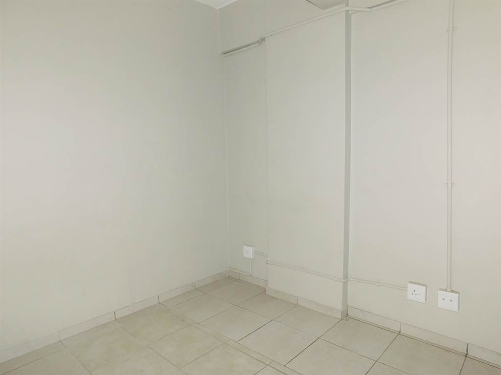 2 Bed Apartment in Johannesburg Central photo number 4