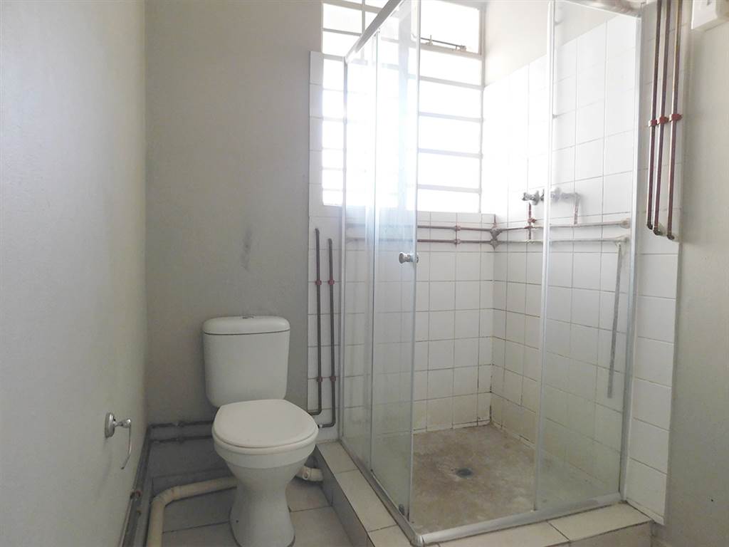 2 Bed Apartment in Johannesburg Central photo number 8