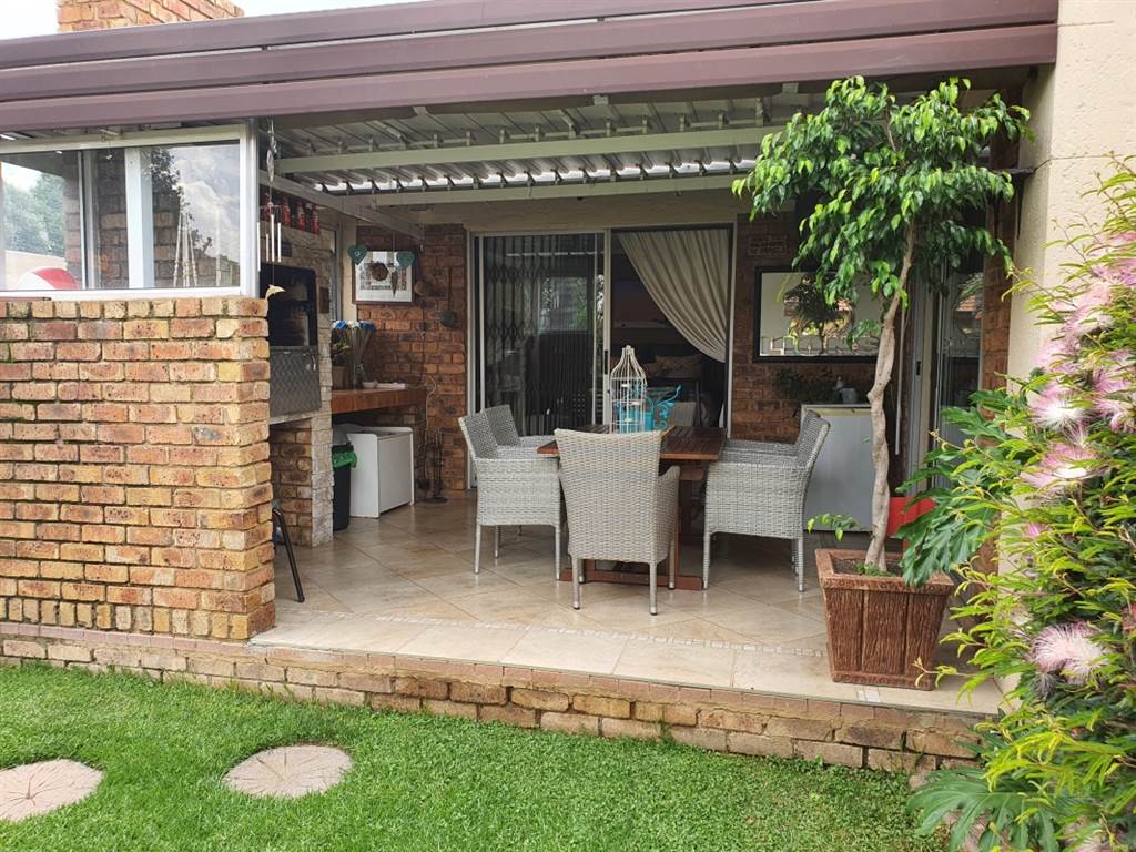 4 Bed Cluster in Kempton Park Central photo number 2