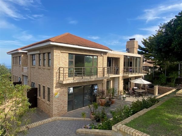 4 Bed House in Mossel Bay Golf Estate