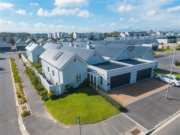 3 Bedroom Townhouse 3 Bedroom Townhouse
