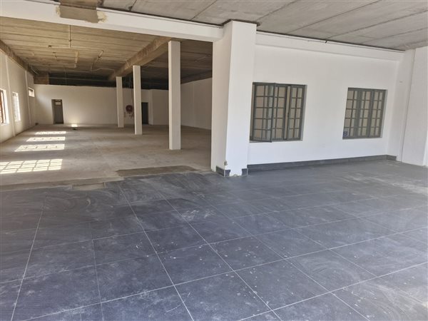 346  m² Commercial space