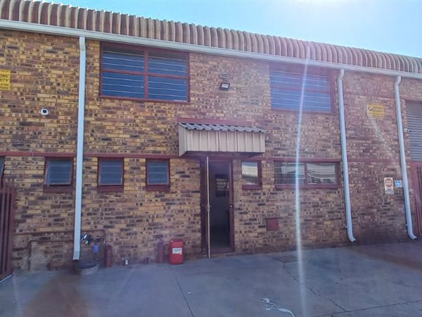285 m² Industrial space 285 m² Industrial space