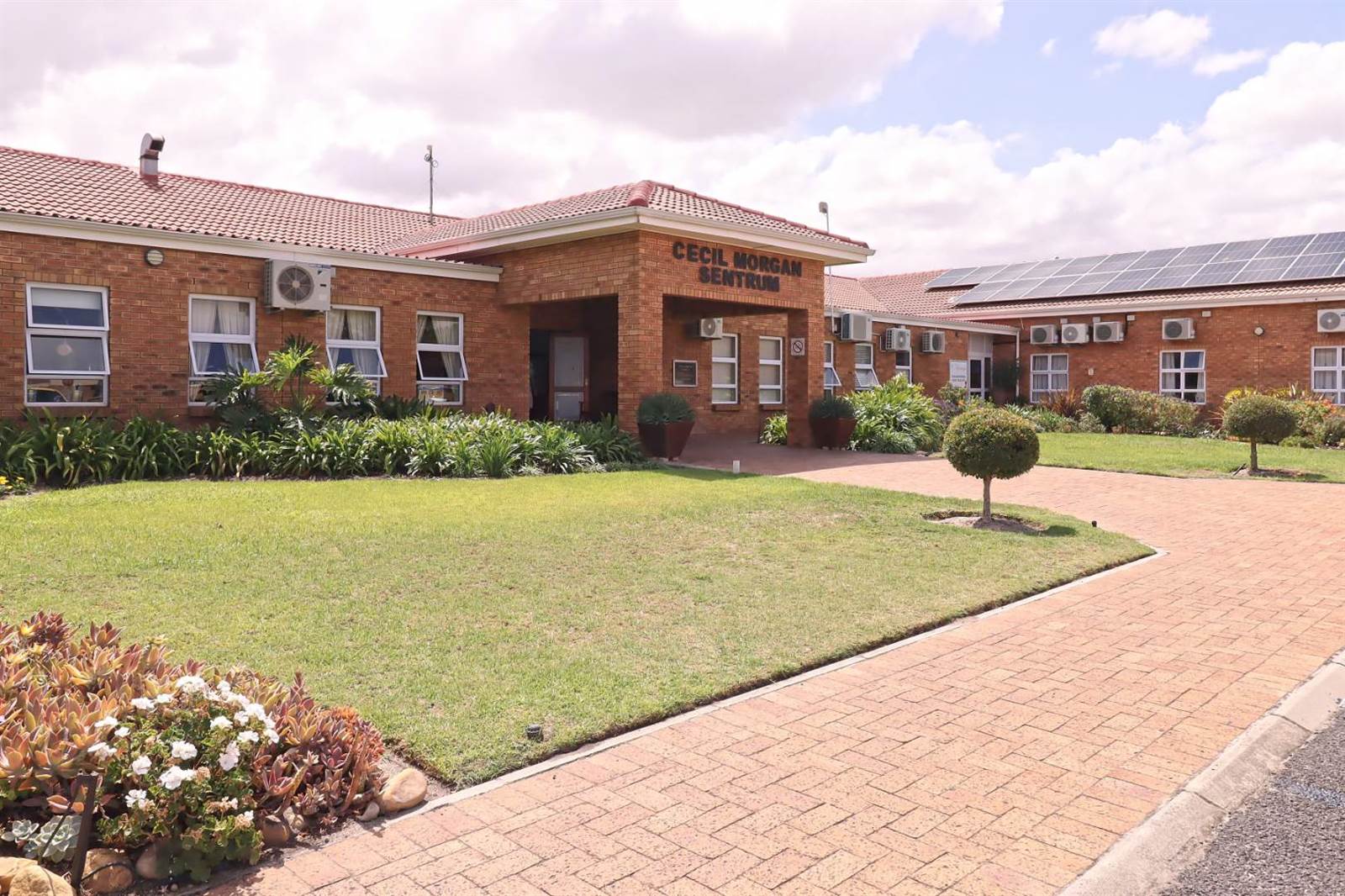 2 Bed Apartment in Brackenfell Central photo number 16