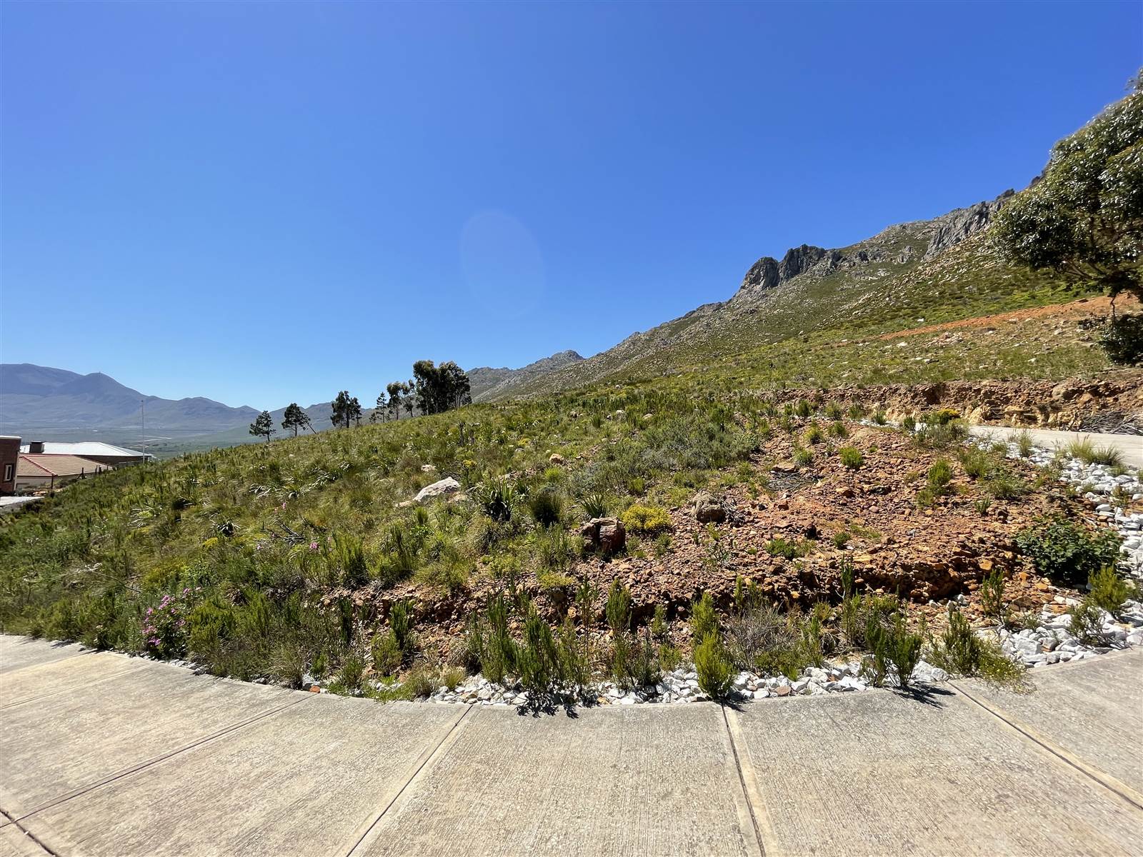 777 m² Land available in Mountainside photo number 9