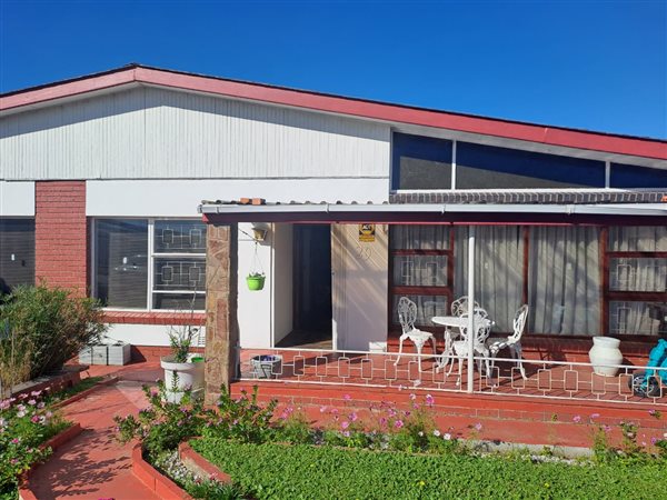 4 Bedroom House 4 Bedroom House