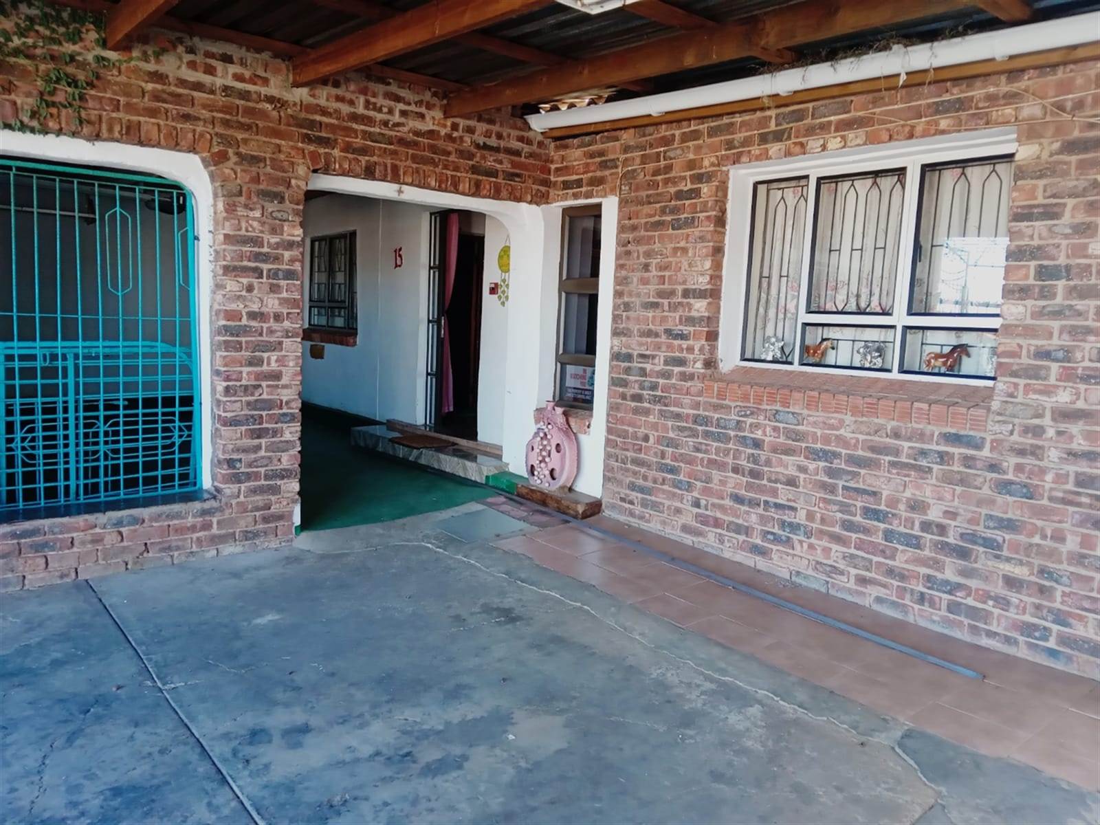 3 Bed House in Kwa Nobuhle photo number 5