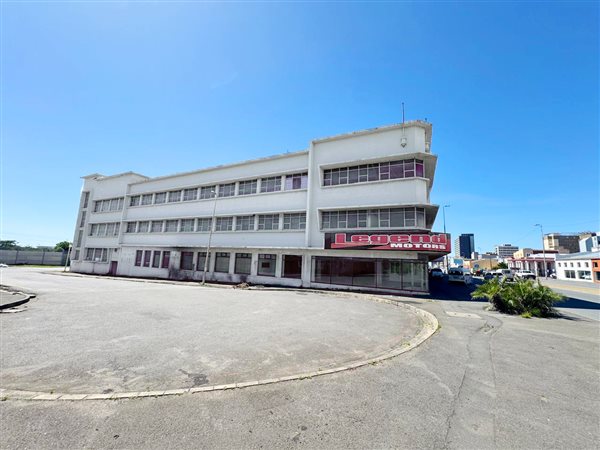 7 500  m² Commercial space