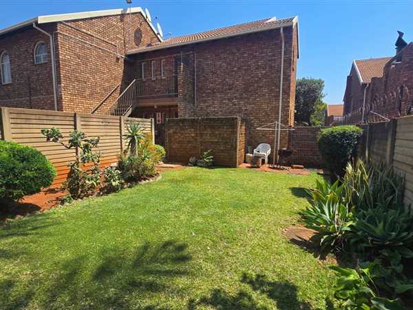 2 Bedroom Townhouse 2 Bedroom Townhouse