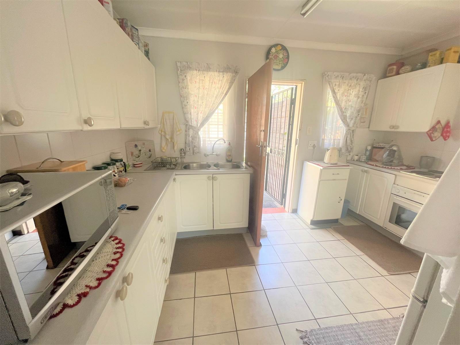 3 Bed Townhouse in Parktown Estate photo number 8