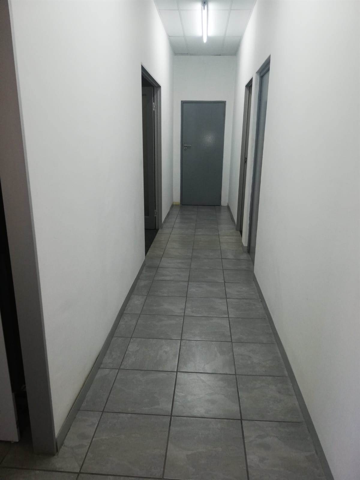 175.16  m² Commercial space in Parow East photo number 4
