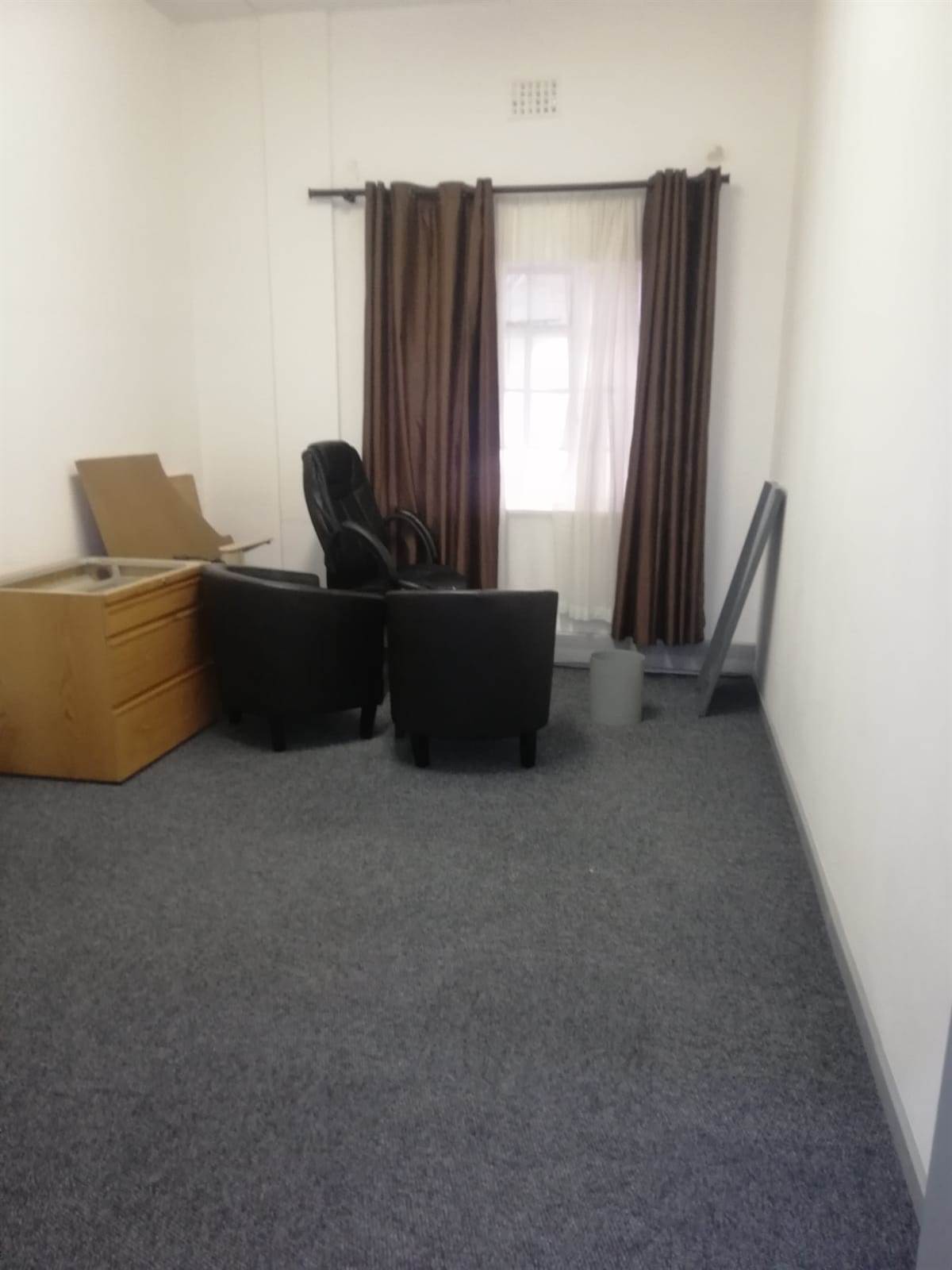 175.16  m² Commercial space in Parow East photo number 10