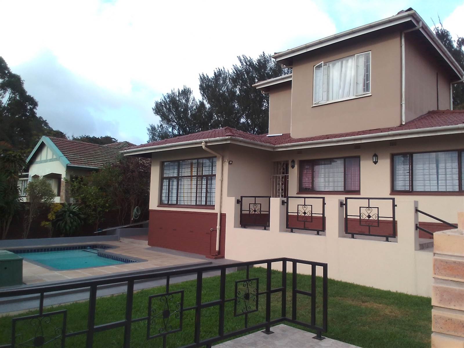 6 Bed House in Carrington Heights photo number 14