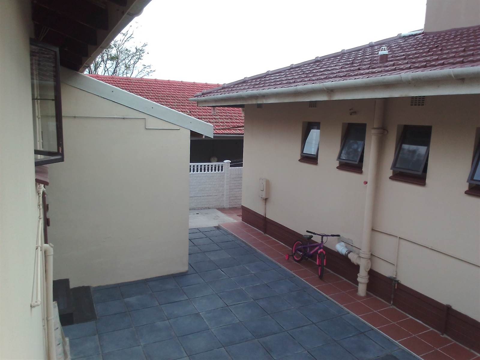 6 Bed House in Carrington Heights photo number 16