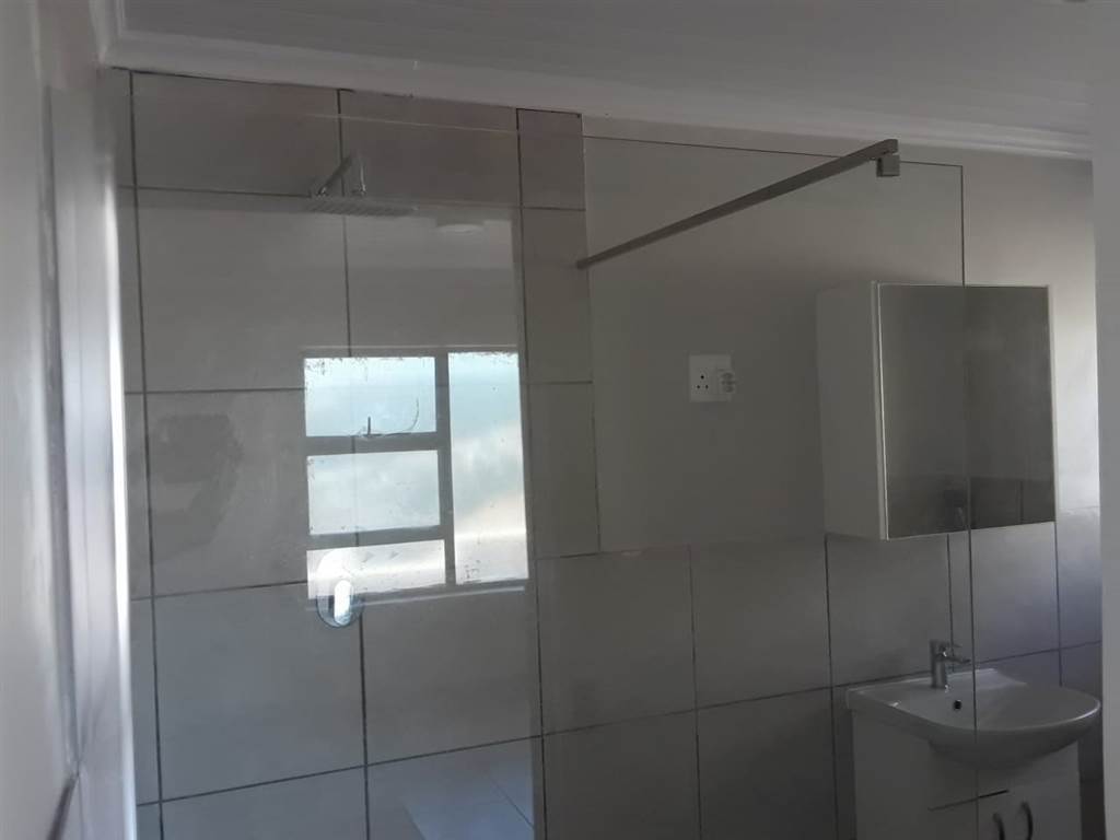 3 Bed House in Mossel Bay photo number 12
