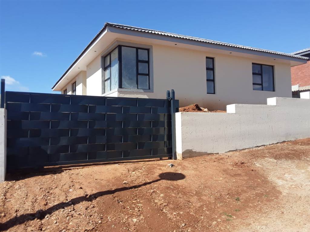 3 Bed House in Mossel Bay photo number 2