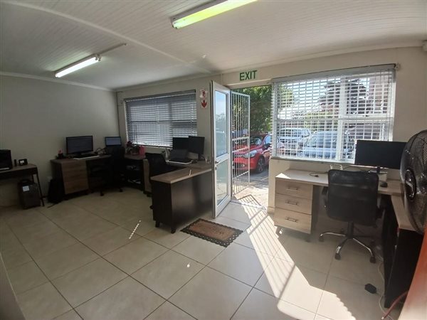 60  m² Office Space in Newton Park