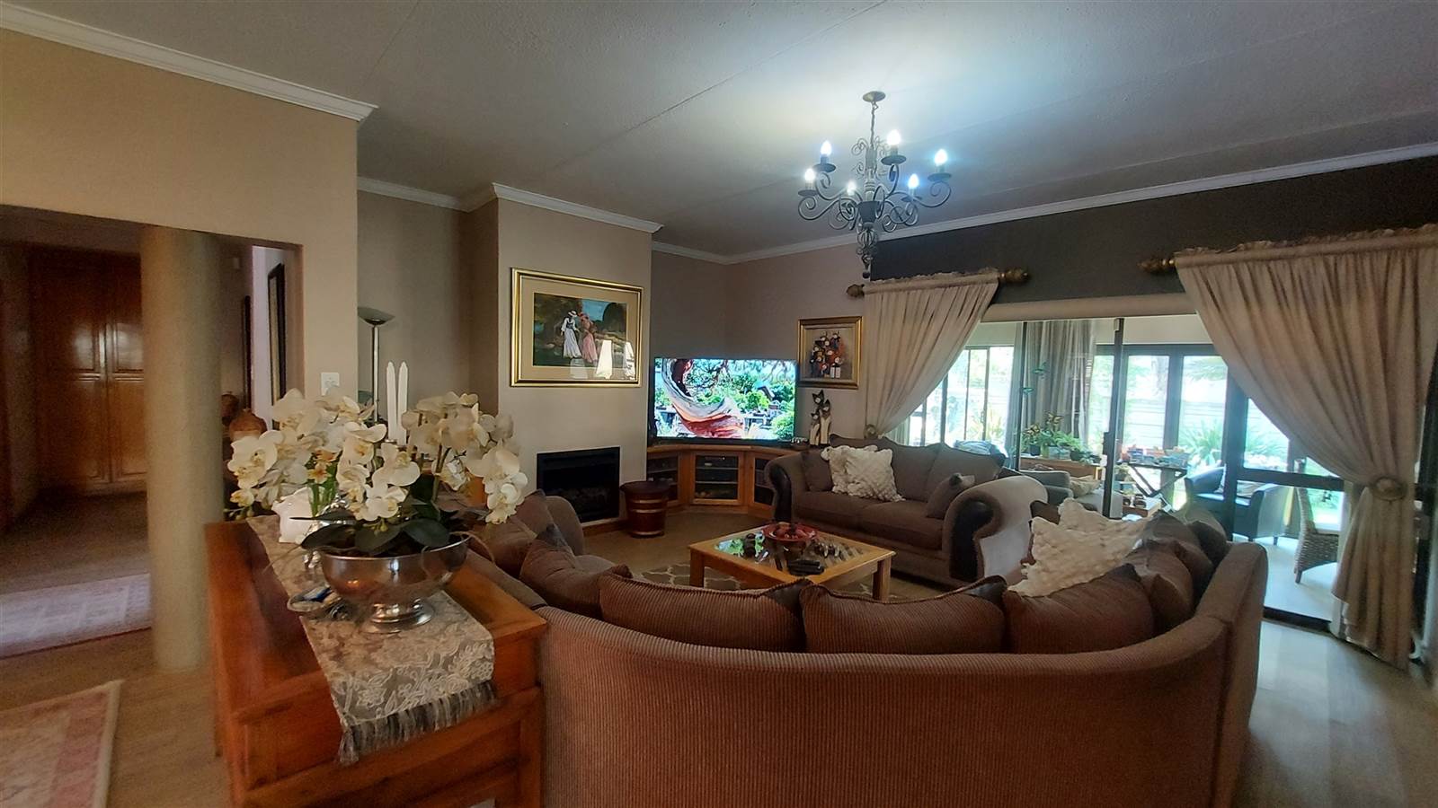 5 Bed Townhouse in Sasolburg photo number 3