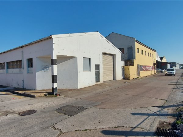 286  m² Industrial space in North End