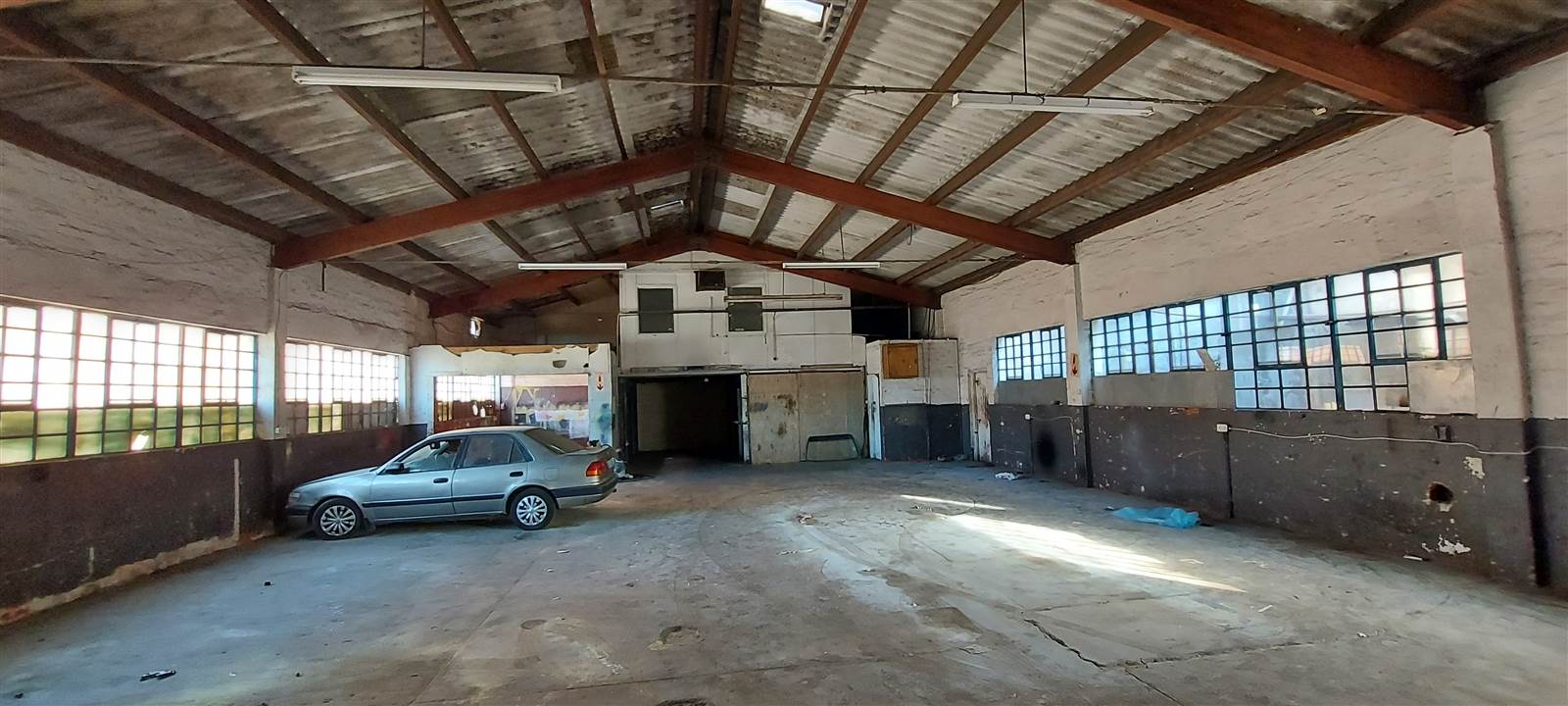 286  m² Industrial space in North End photo number 3