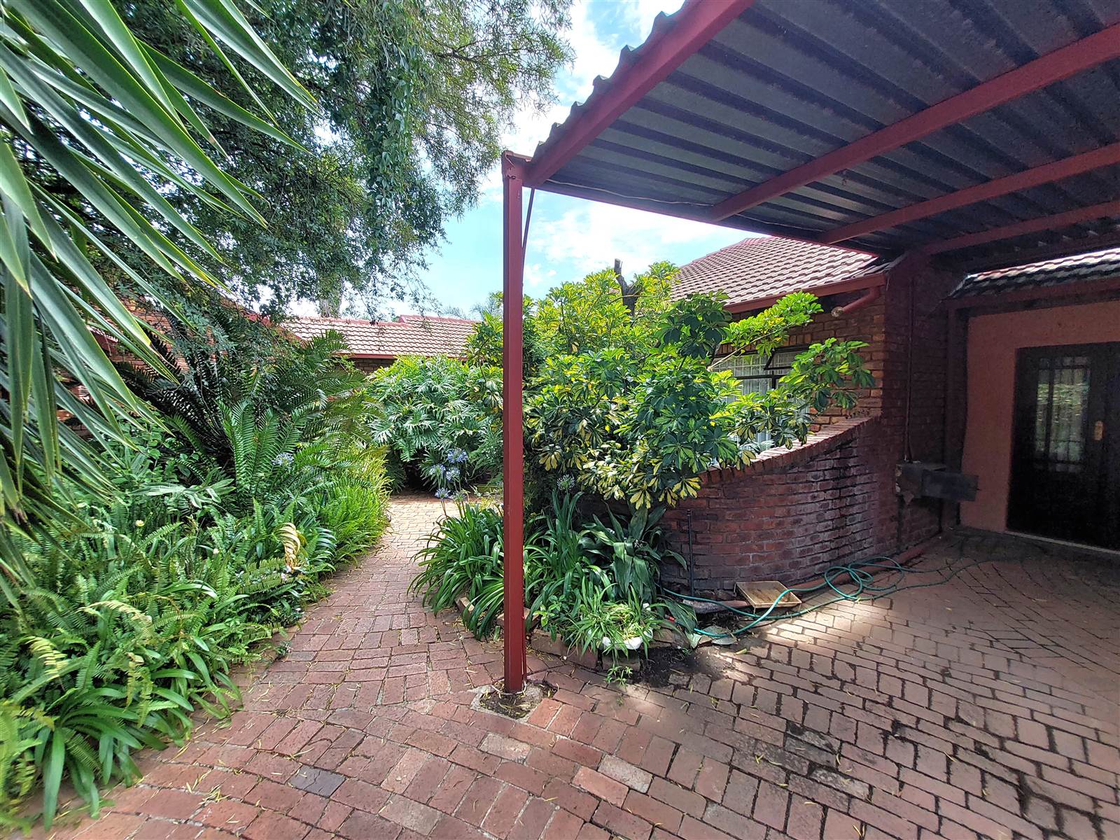 3 Bed House in Garsfontein photo number 4