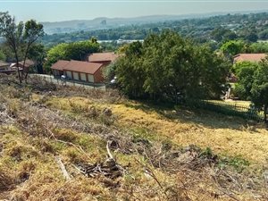 1745 m² Land available in Waterkloof Park