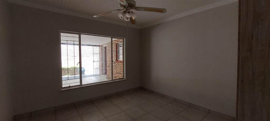 3 Bed House in Sonheuwel photo number 26