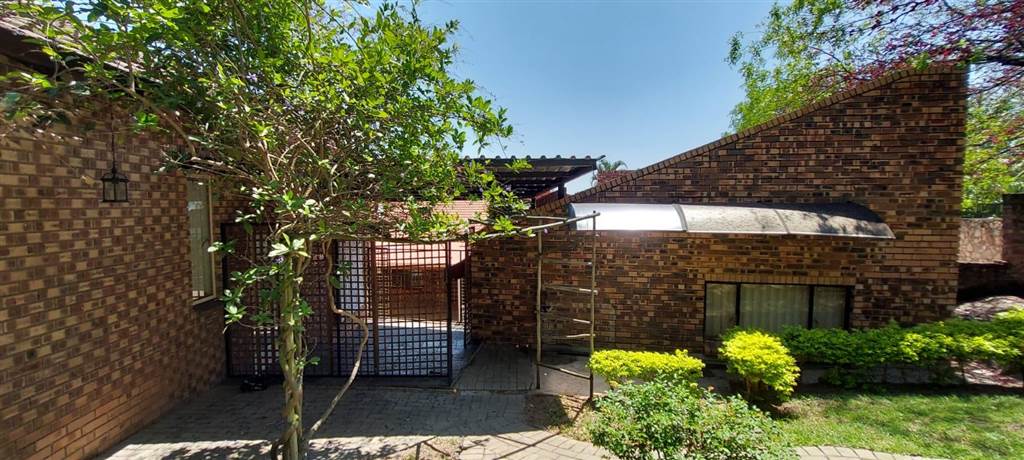 3 Bed House in Sonheuwel photo number 8