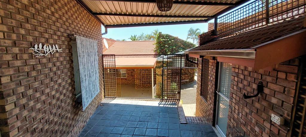 3 Bed House in Sonheuwel photo number 10