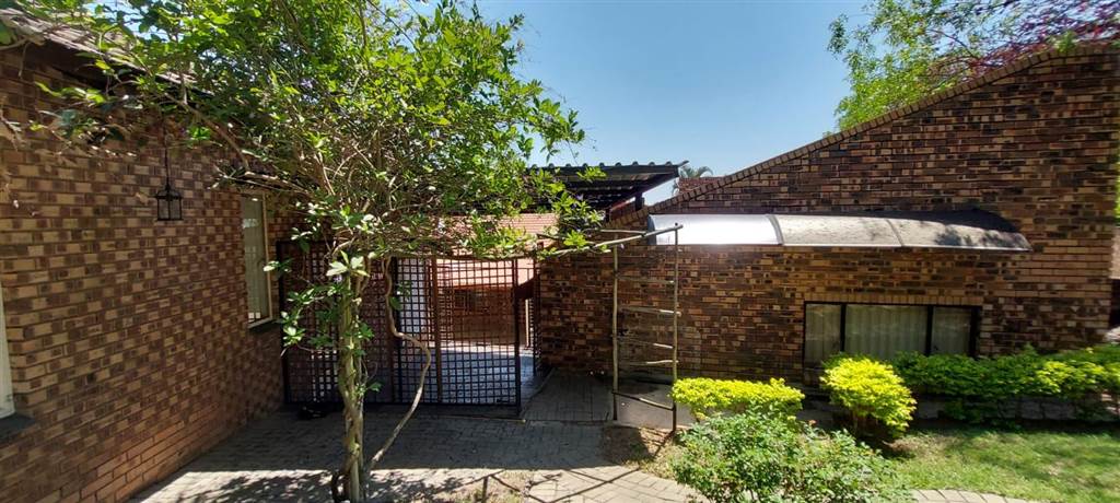 3 Bed House in Sonheuwel photo number 11