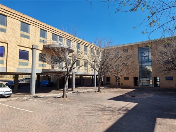 1 170  m² Commercial space