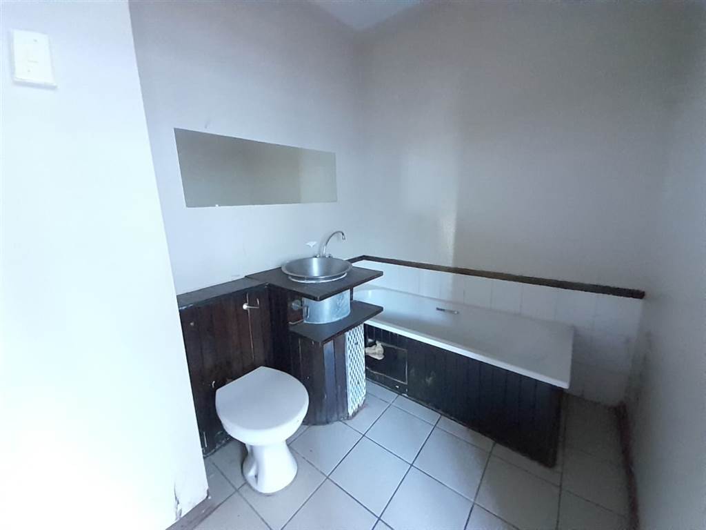 1 Bed Apartment in Johannesburg Central photo number 13