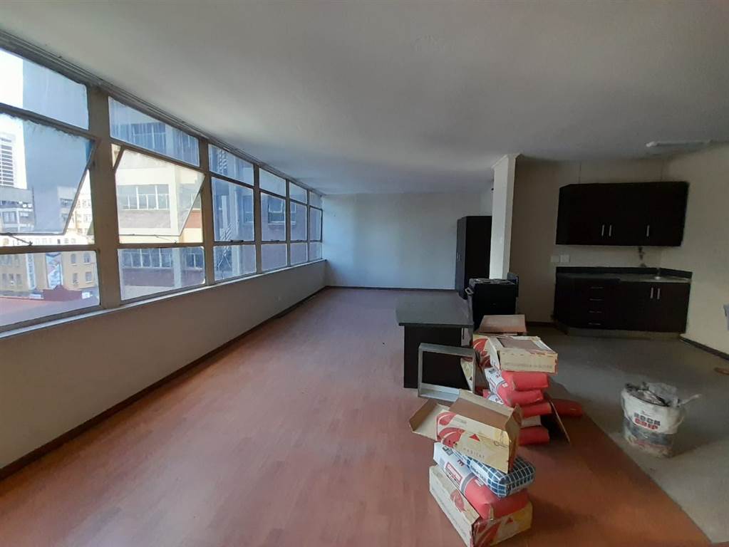 1 Bed Apartment in Johannesburg Central photo number 4
