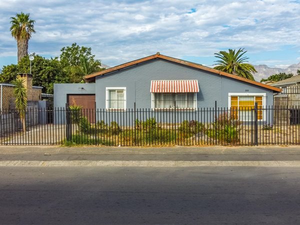 4 Bedroom House 4 Bedroom House