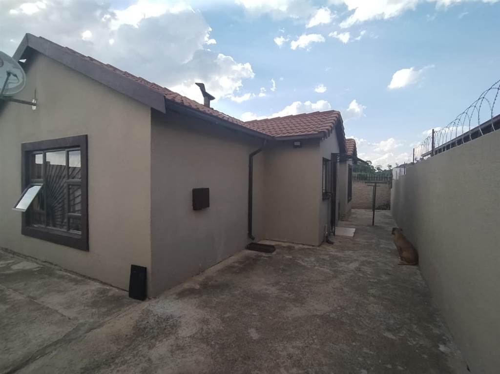 3 Bed House in Naturena photo number 4