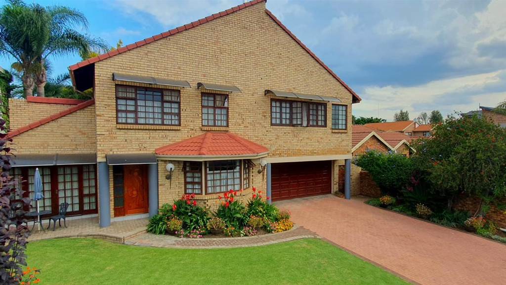 4 Bed House in Glen Marais photo number 1