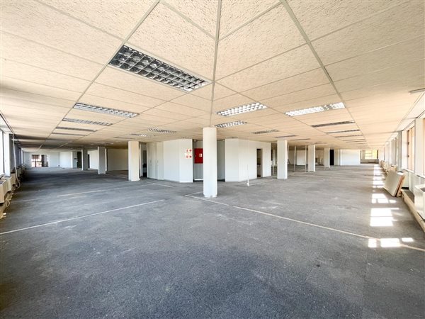 1 043  m² Office Space