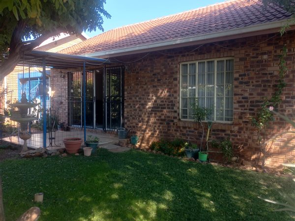 2 Bed House in Flora Park