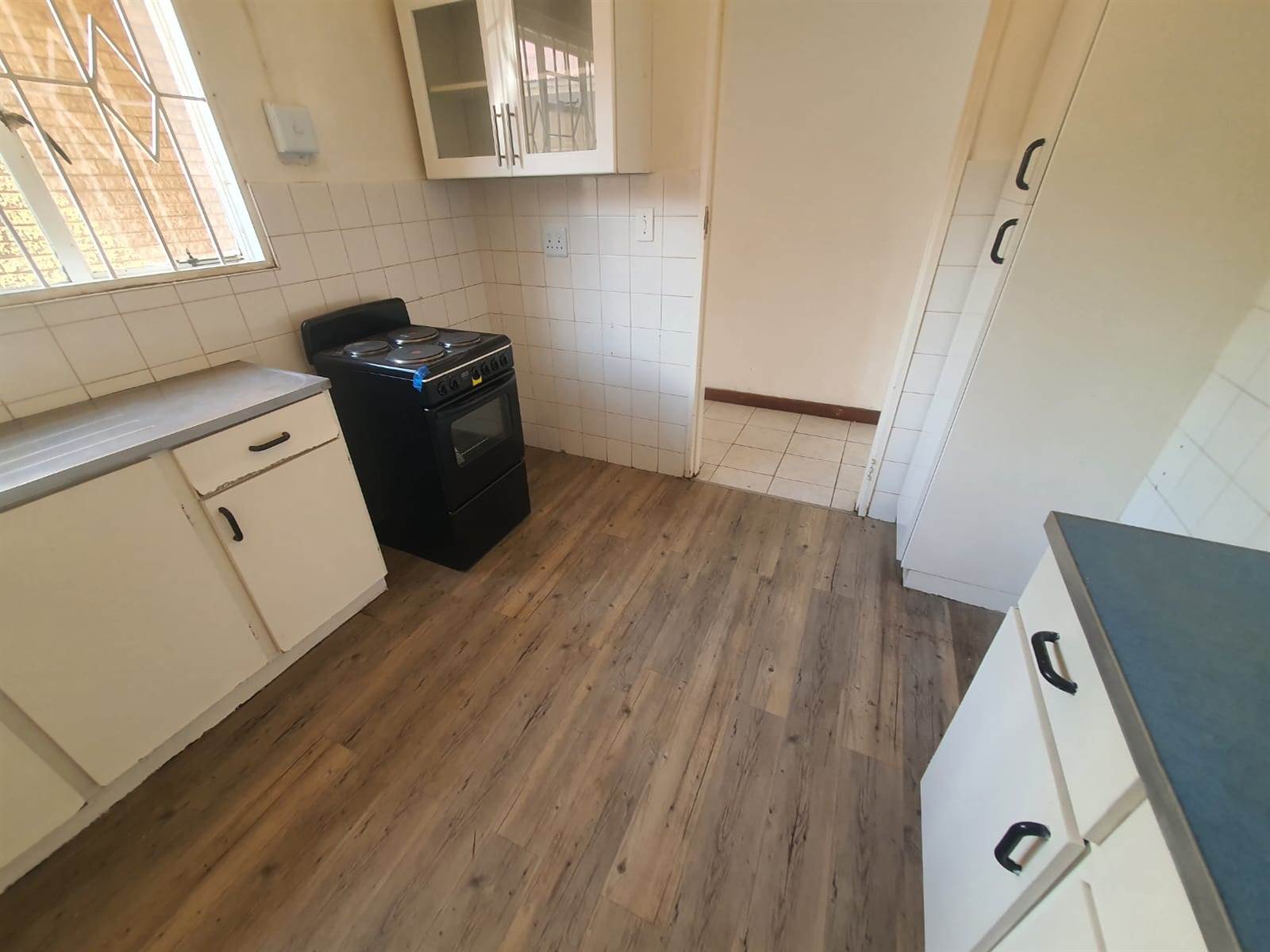 2 Bed Flat in Turffontein photo number 3