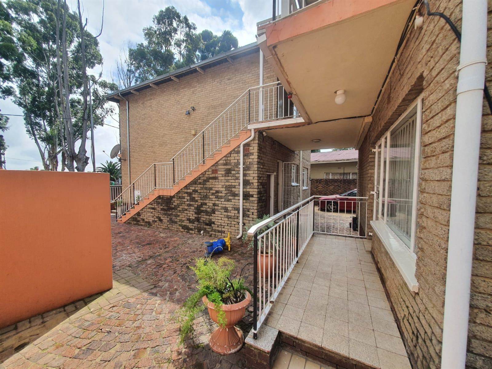 2 Bed Flat in Turffontein photo number 11