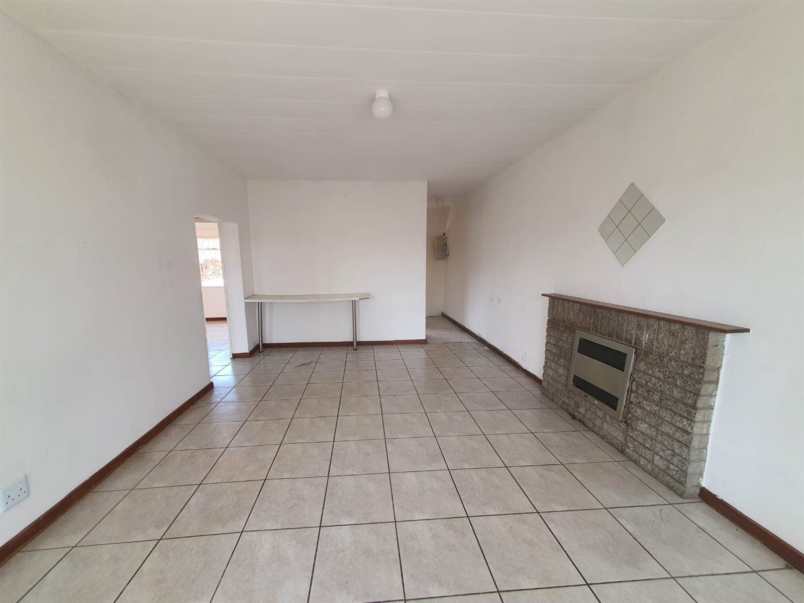 2 Bed Flat in Turffontein photo number 4