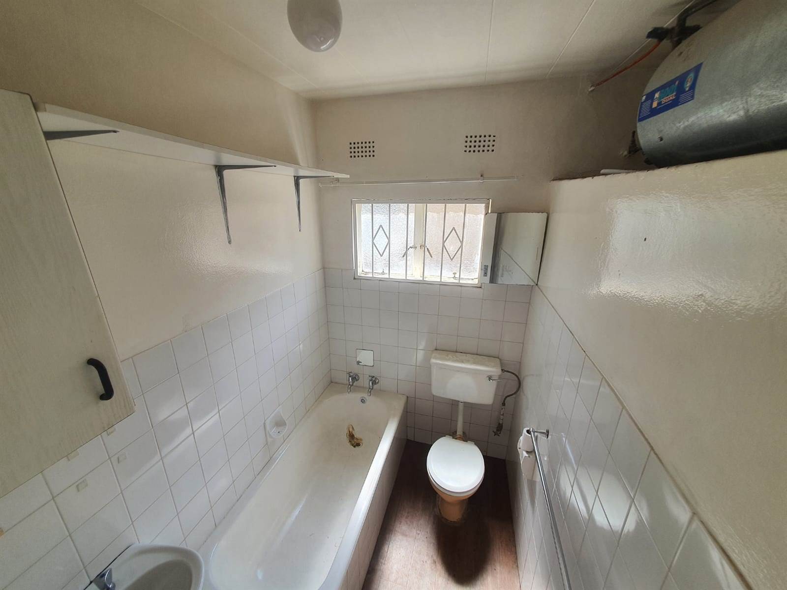 2 Bed Flat in Turffontein photo number 6