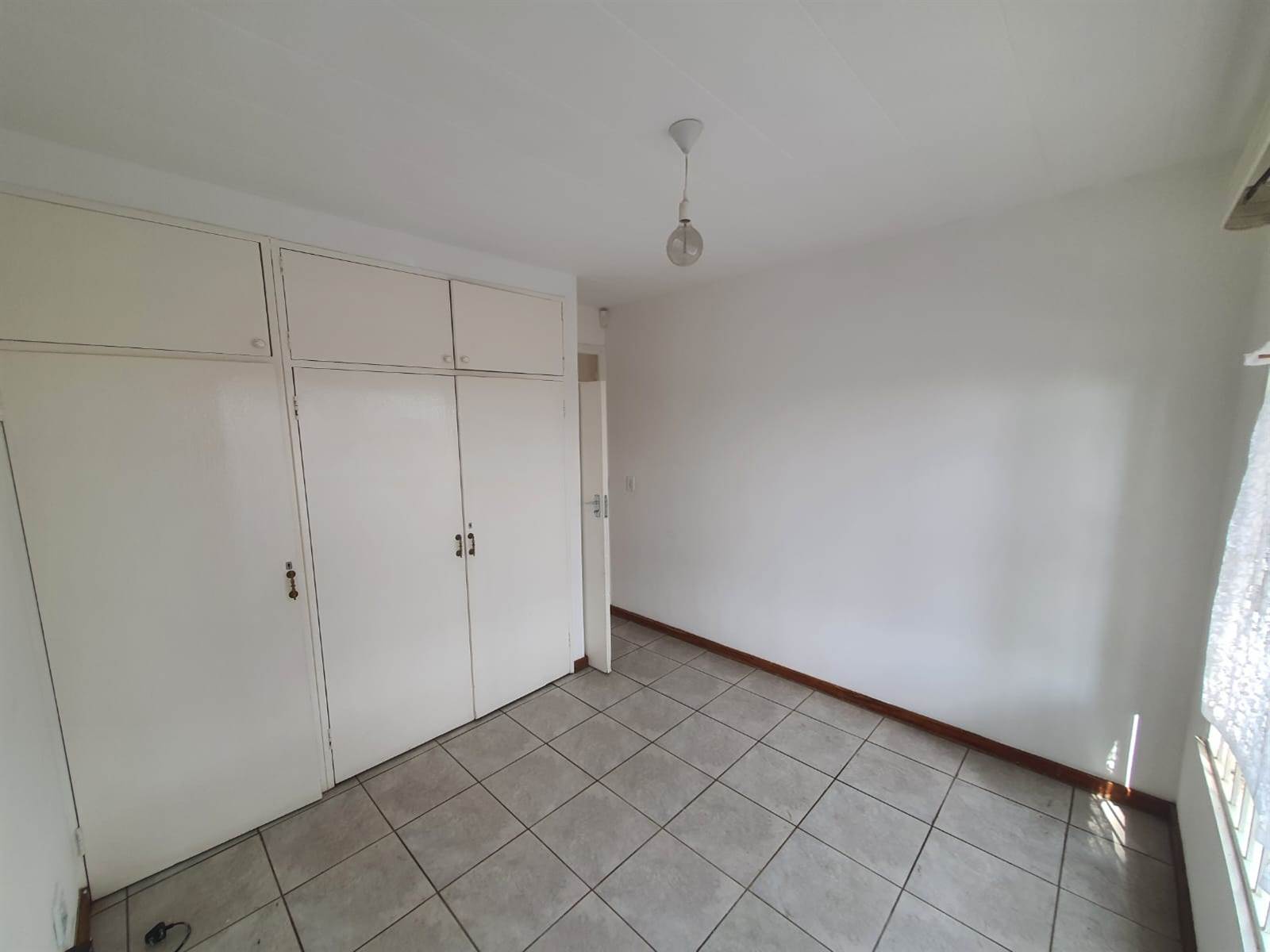 2 Bed Flat in Turffontein photo number 9