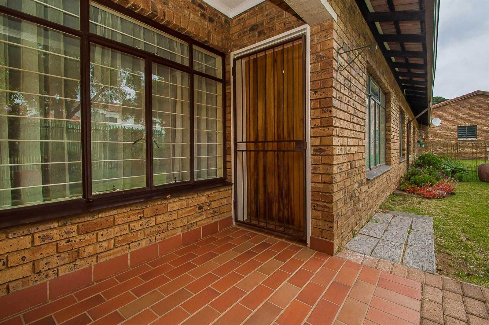 2 Bed Townhouse in Ontdekkers Park photo number 8